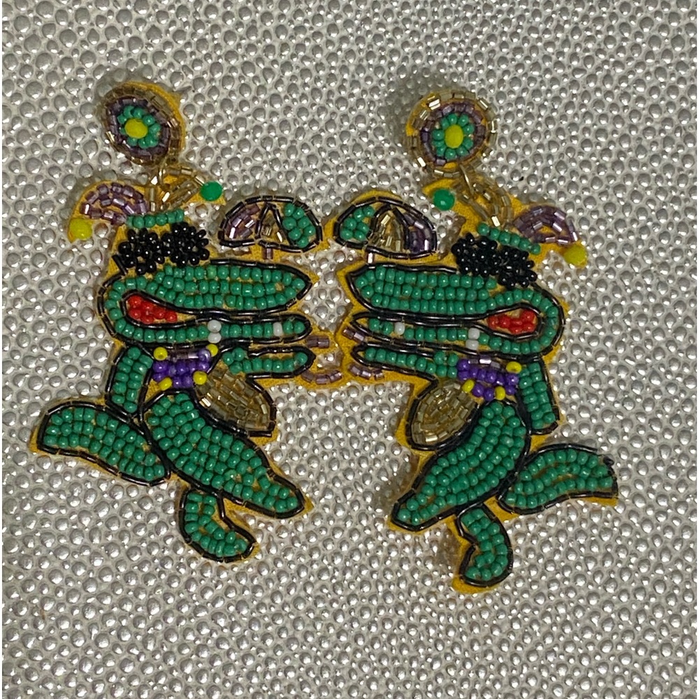 Mardi Gras Alligator 🐊 Beaded Earrings - Picture 2 of 2